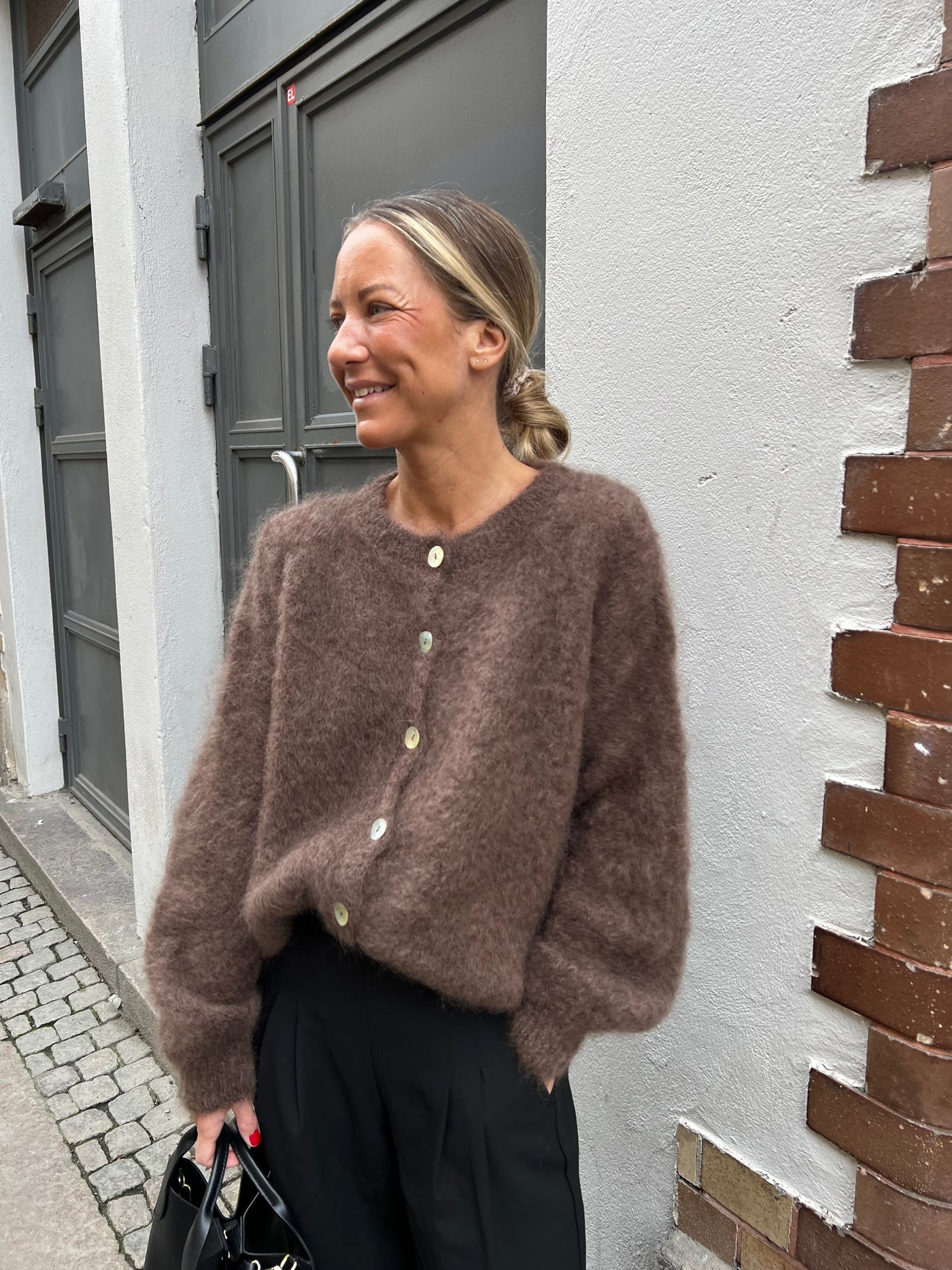 Roro mohair kofta  brun med pärlemoknappar