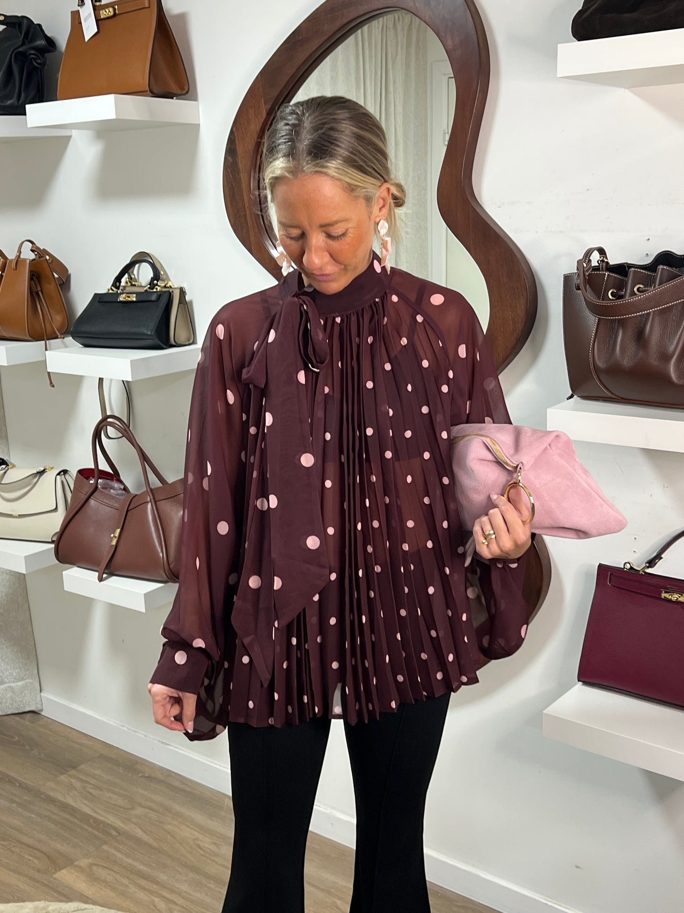 Pertunia  Boudreaux  dot 3390