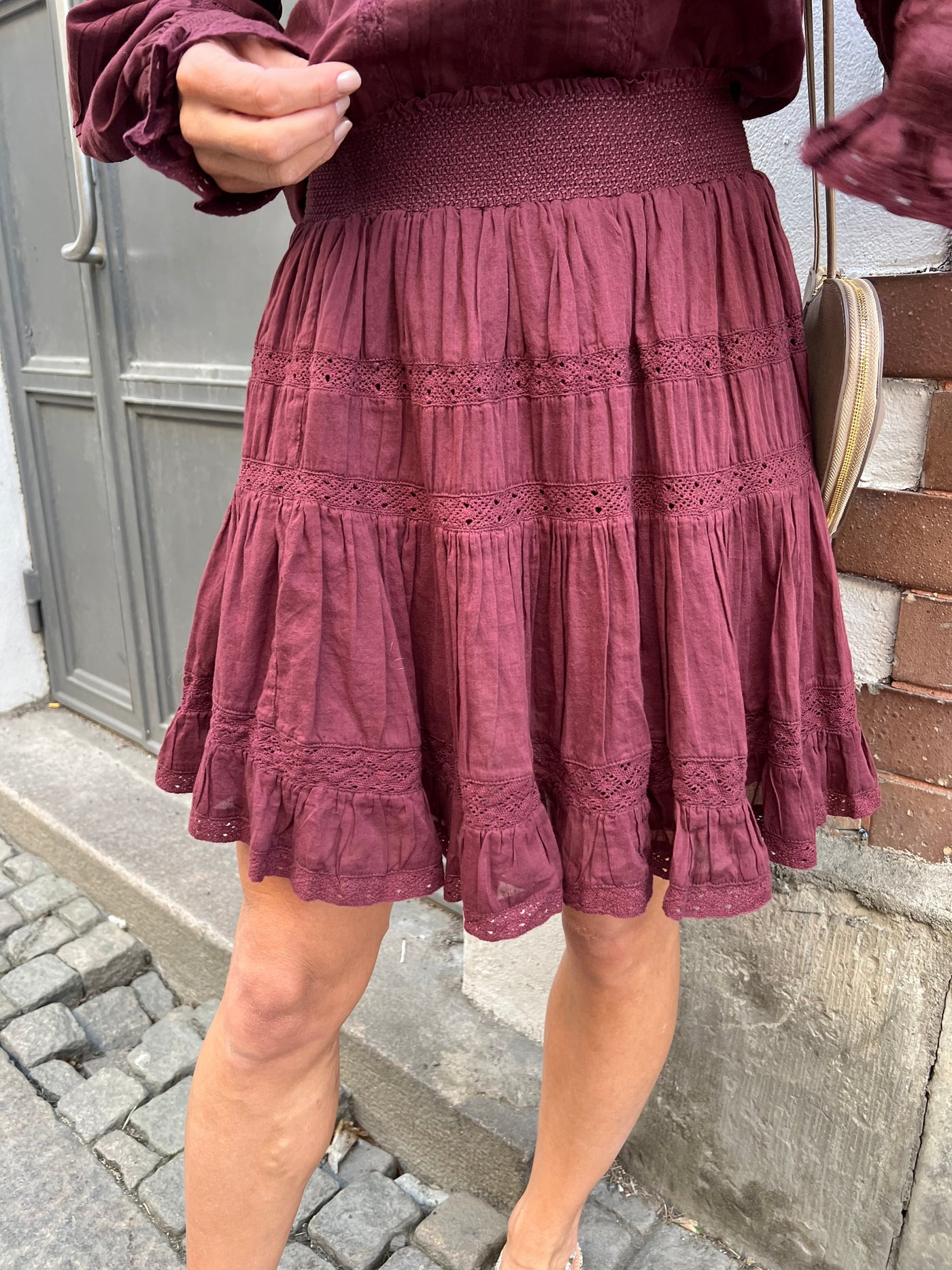 NEO NOIR KJOL CALLIA BURGUNDY