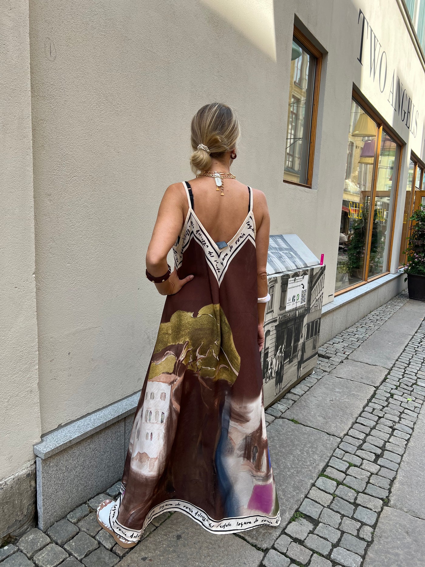 FRANCES STRAP DRESS. BROWN
