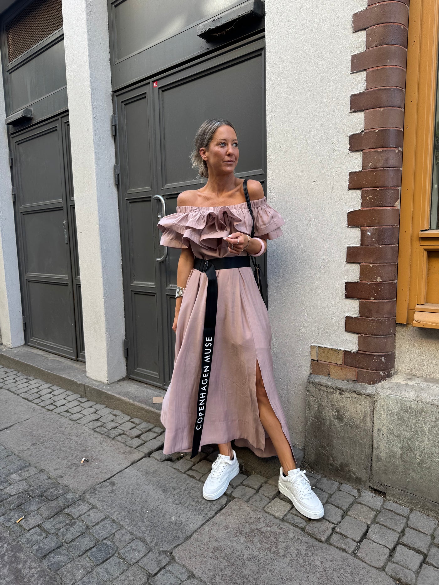 CMMOLLY - OFF-SHOULDER DRESS WITH RUFFLE TRIM IN FAWN
