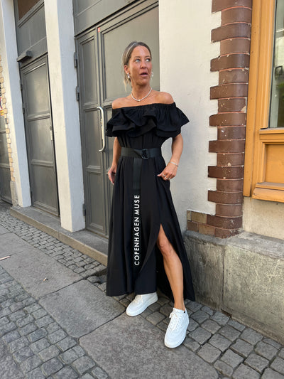 CMMOLLY - OFF-SHOULDER DRESS WITH RUFFLE TRIM IN BLACK