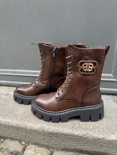 BILLIE BOOTS BROWN