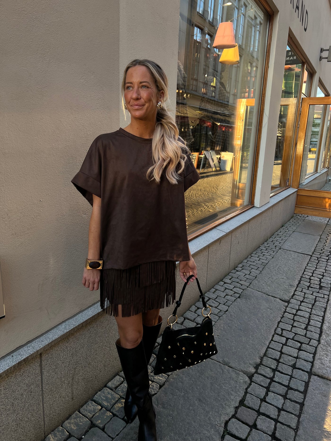 New France’s skirt dark brown