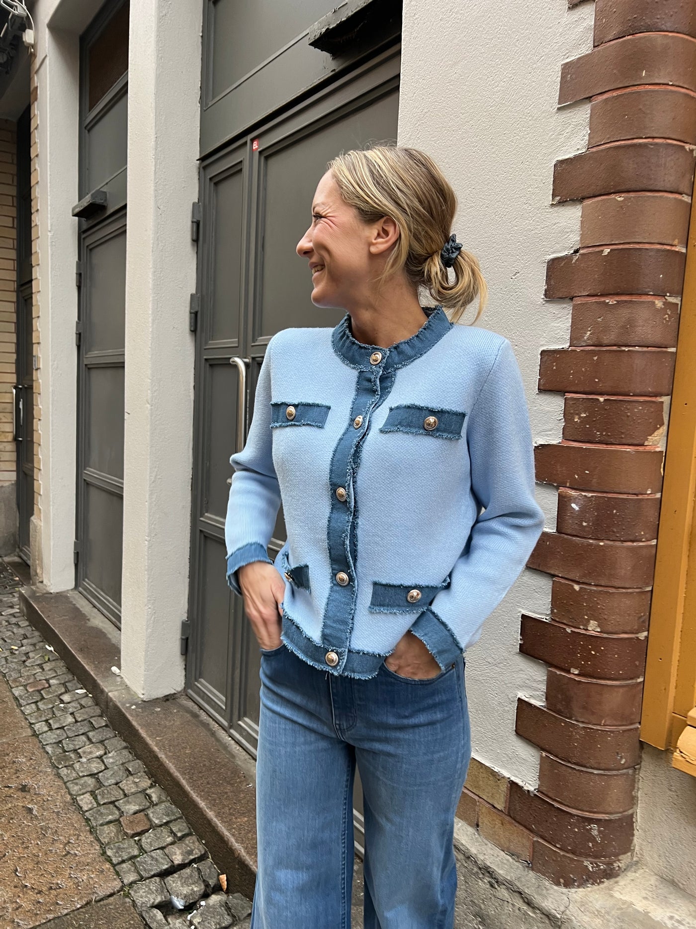 Donna stickad kofta ljusblå