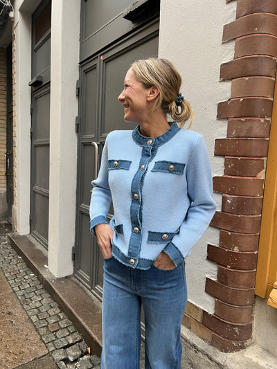 Donna stickad kofta ljusblå
