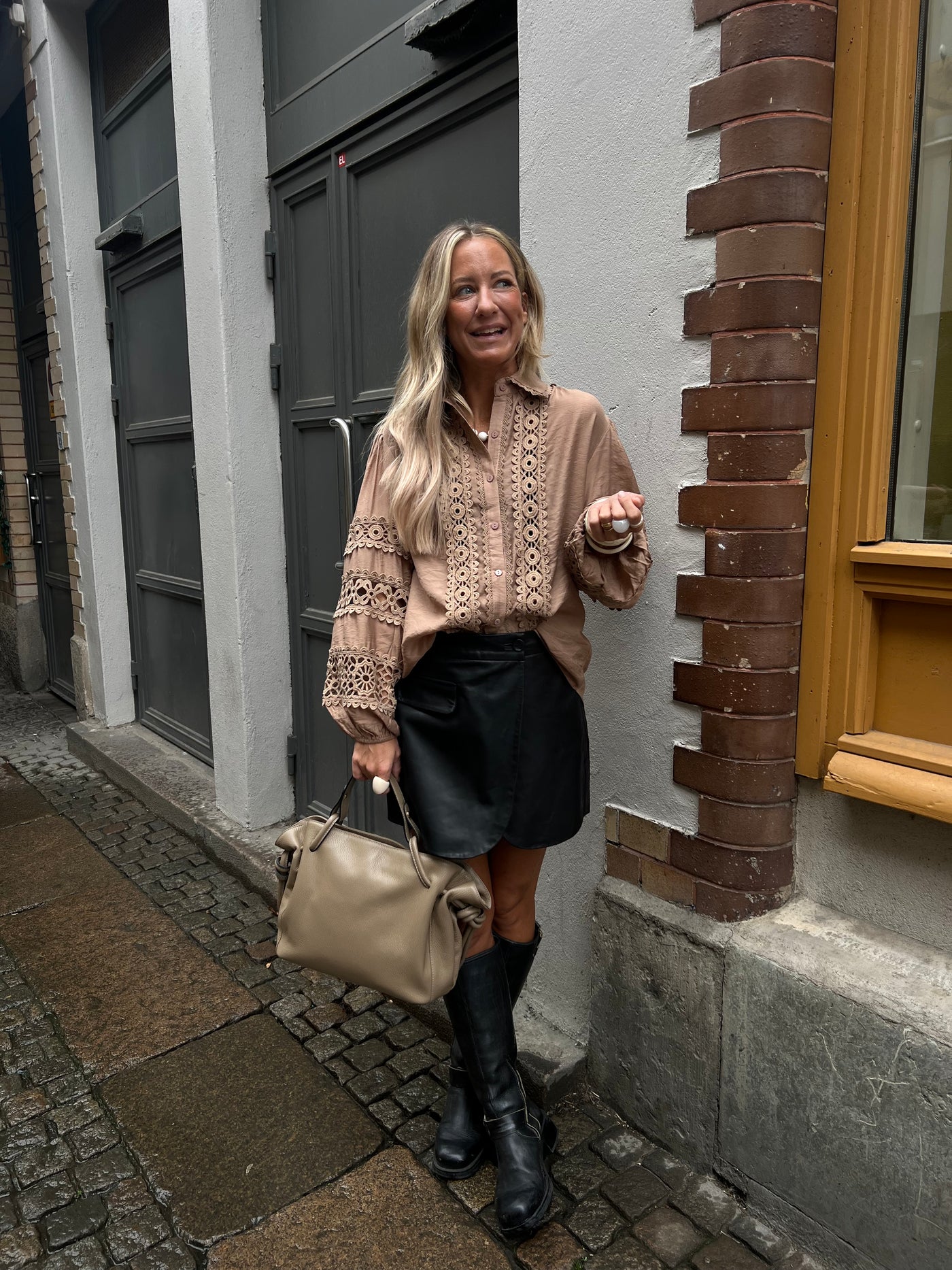 Alanja lace blouse camel