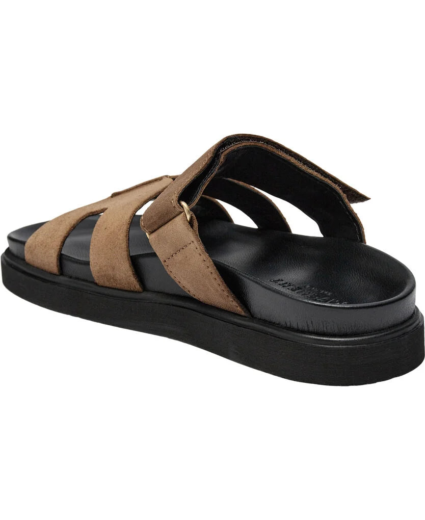 FÄRG: TAUPE SUEDE Pavement MARU