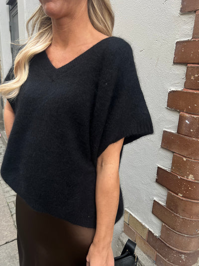 ANGORA BLACK VÄST 6885