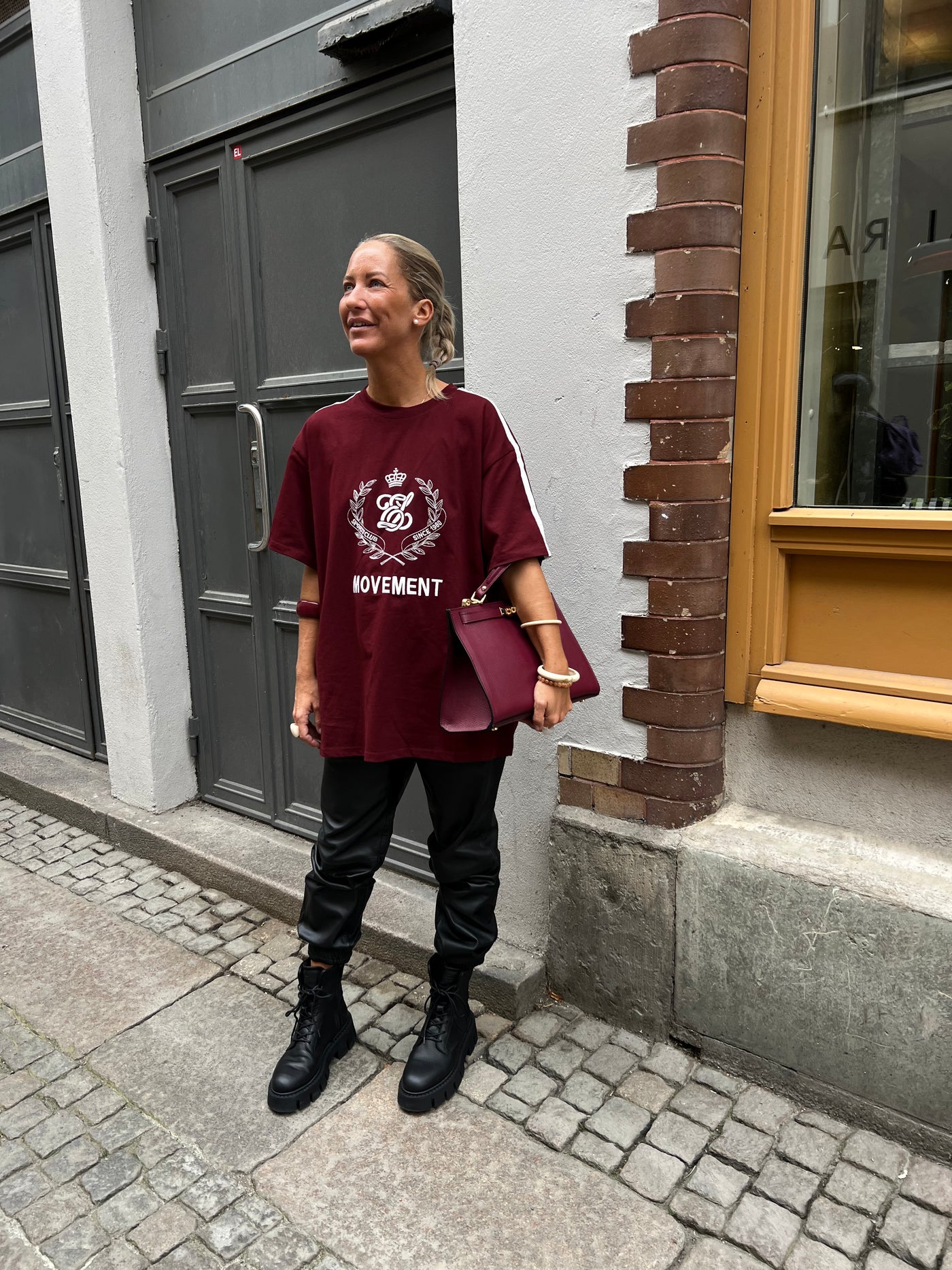 MOVEMENT Vinröd tshirt