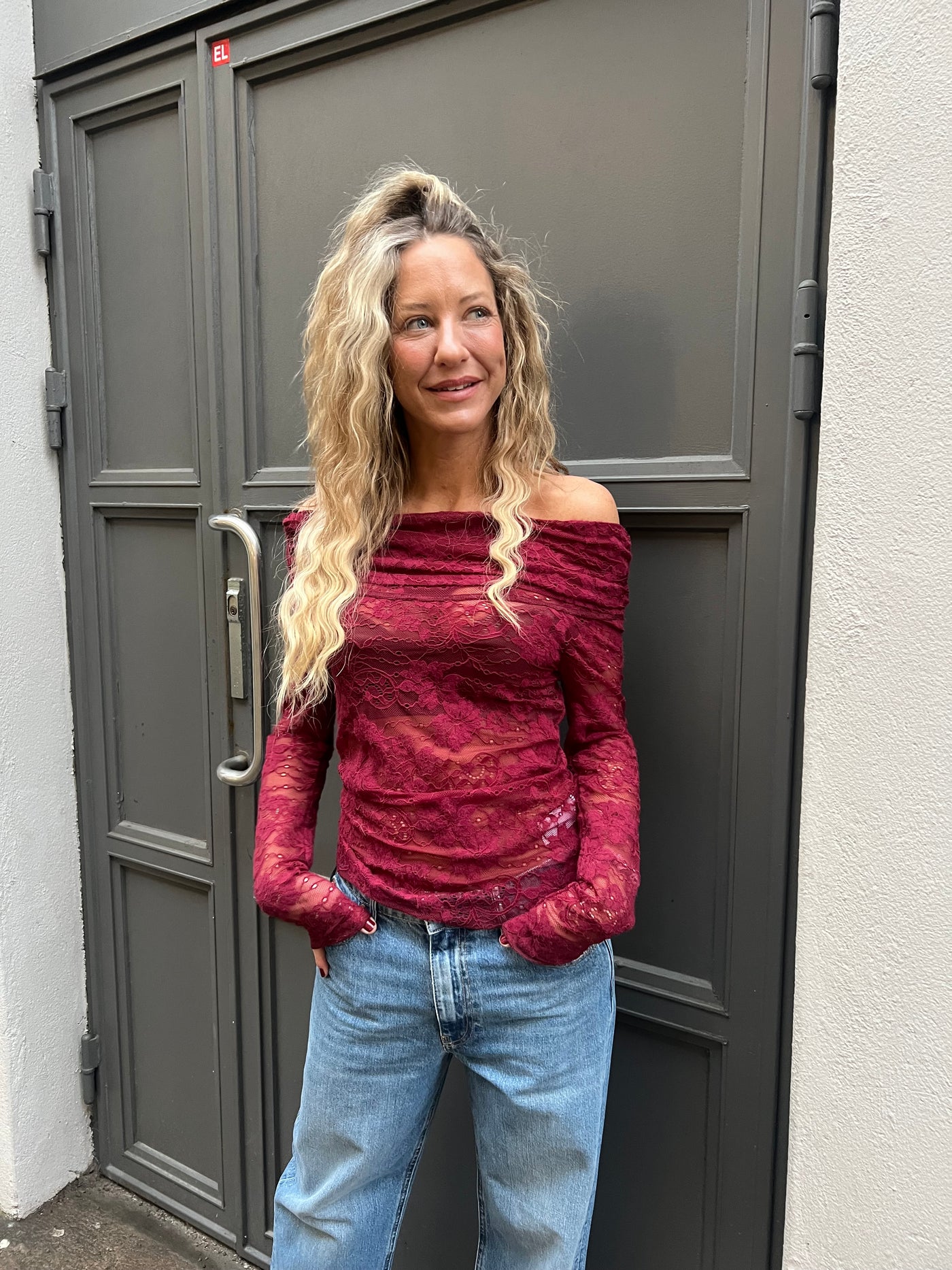 Jonna spets offshoulder vinröd