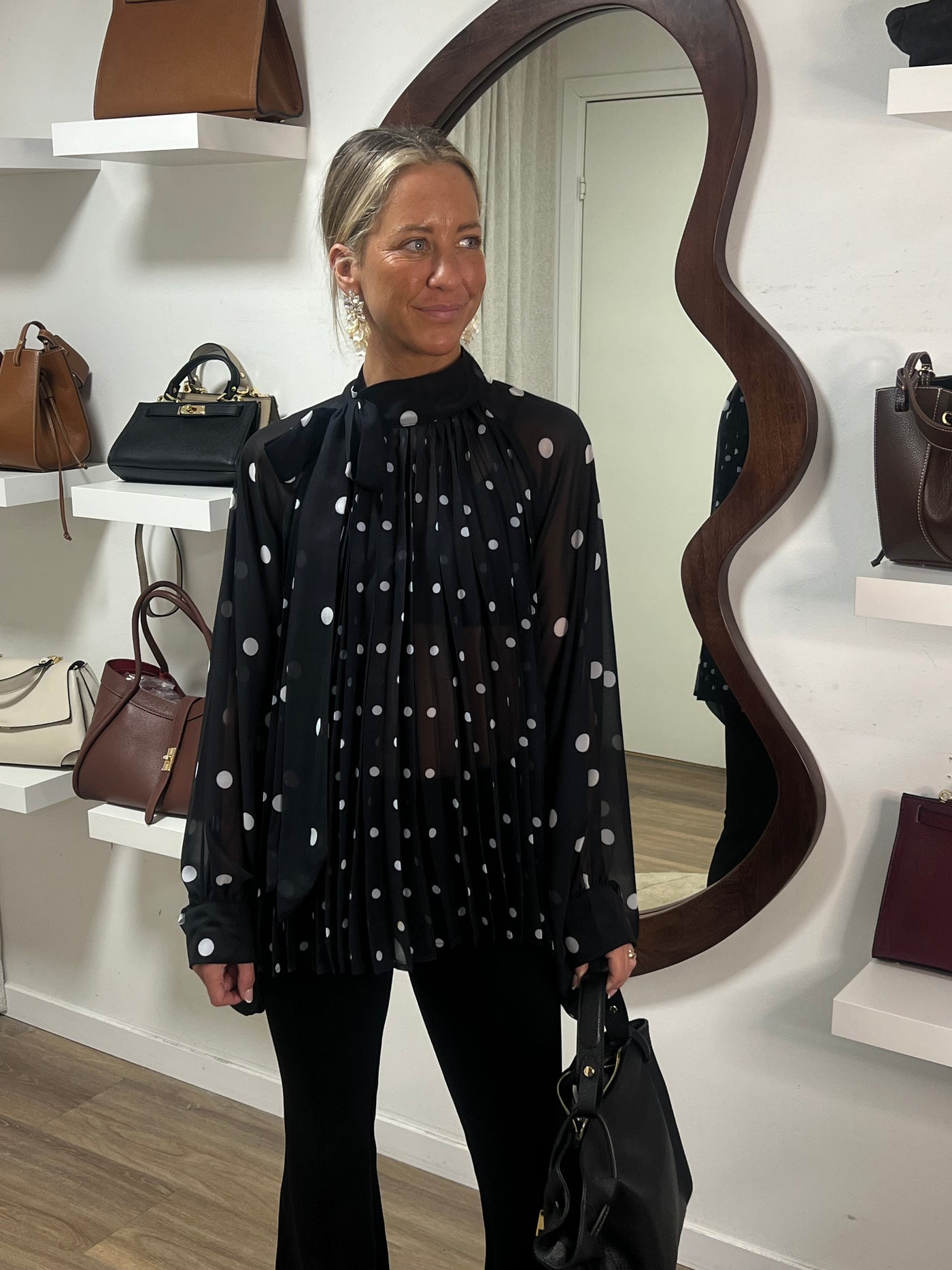 Pertunia  black dot 3390