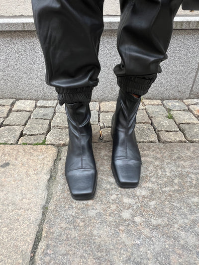 Pam Black boots stripe