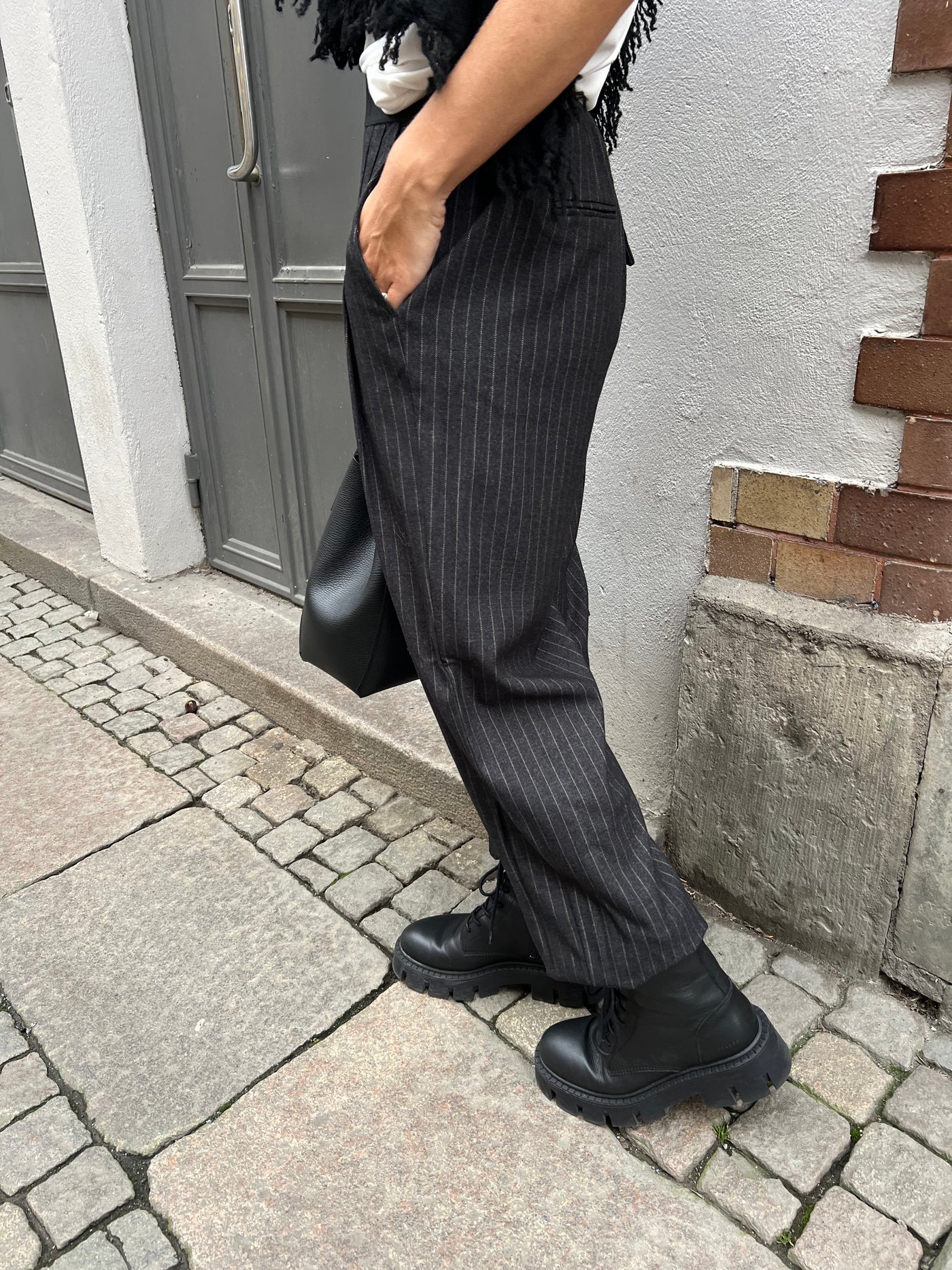 GOSSIA ATALIEGO Kostymbyxa grå med vit kritstrecks rand