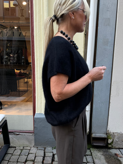 ANGORA BLACK VÄST 6885