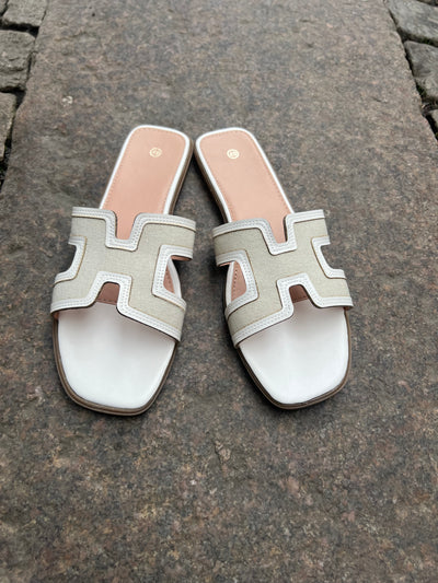 Lo sandal white