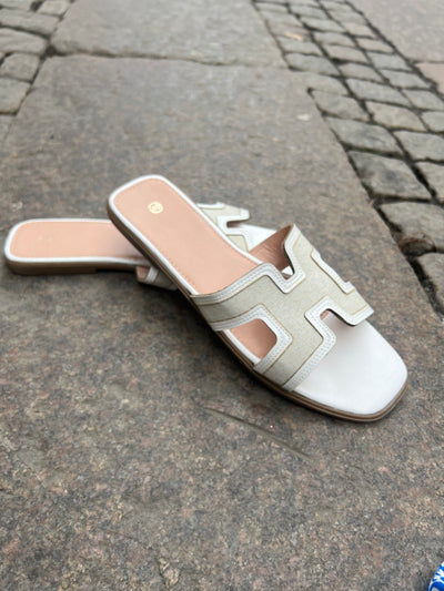Lo sandal white