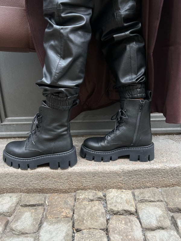 CPH130 leather black