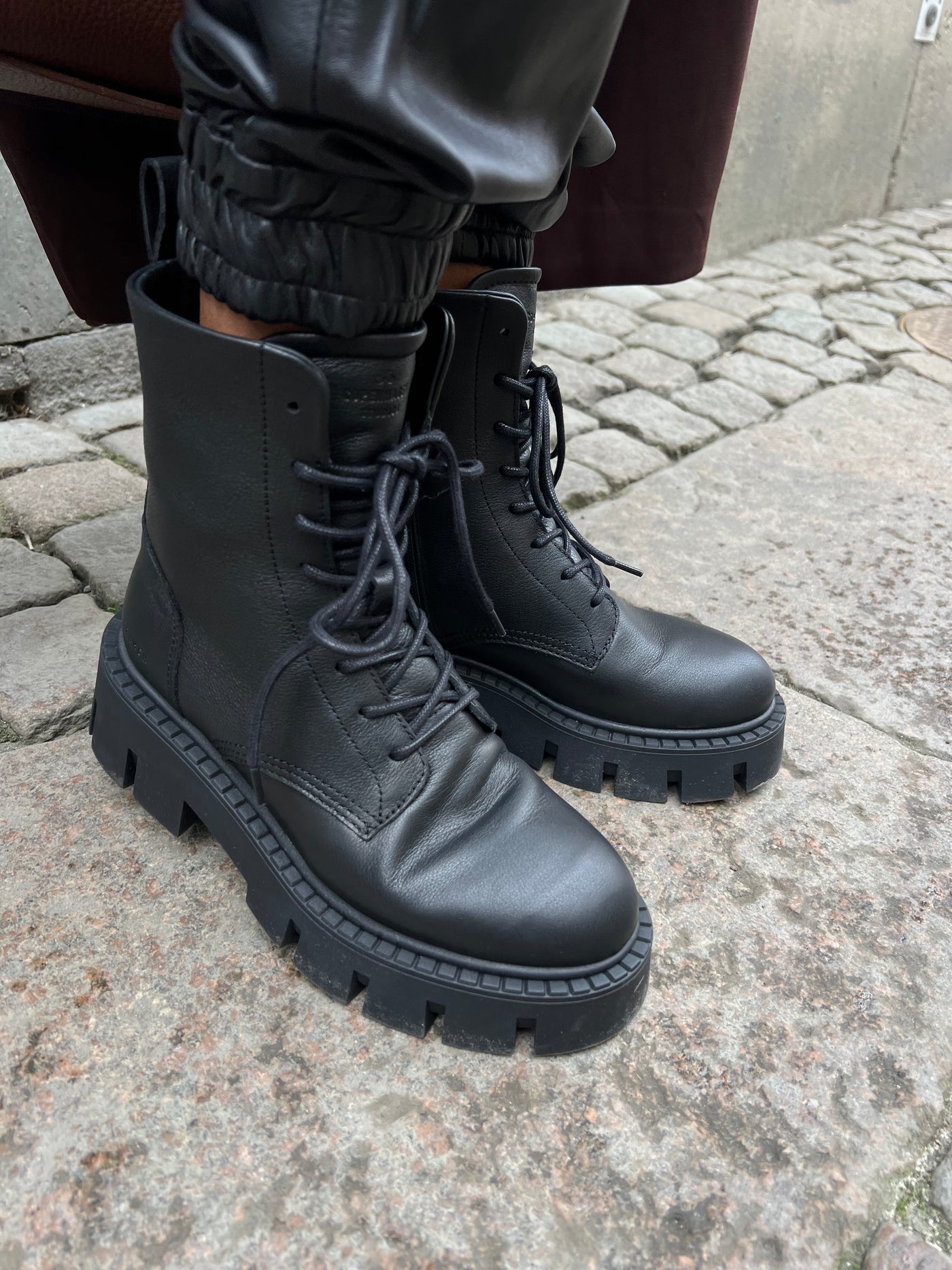 CPH130 leather black