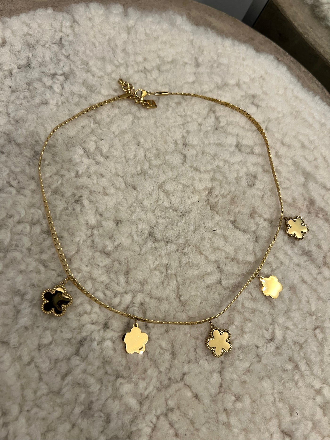 Bloom necklace gold