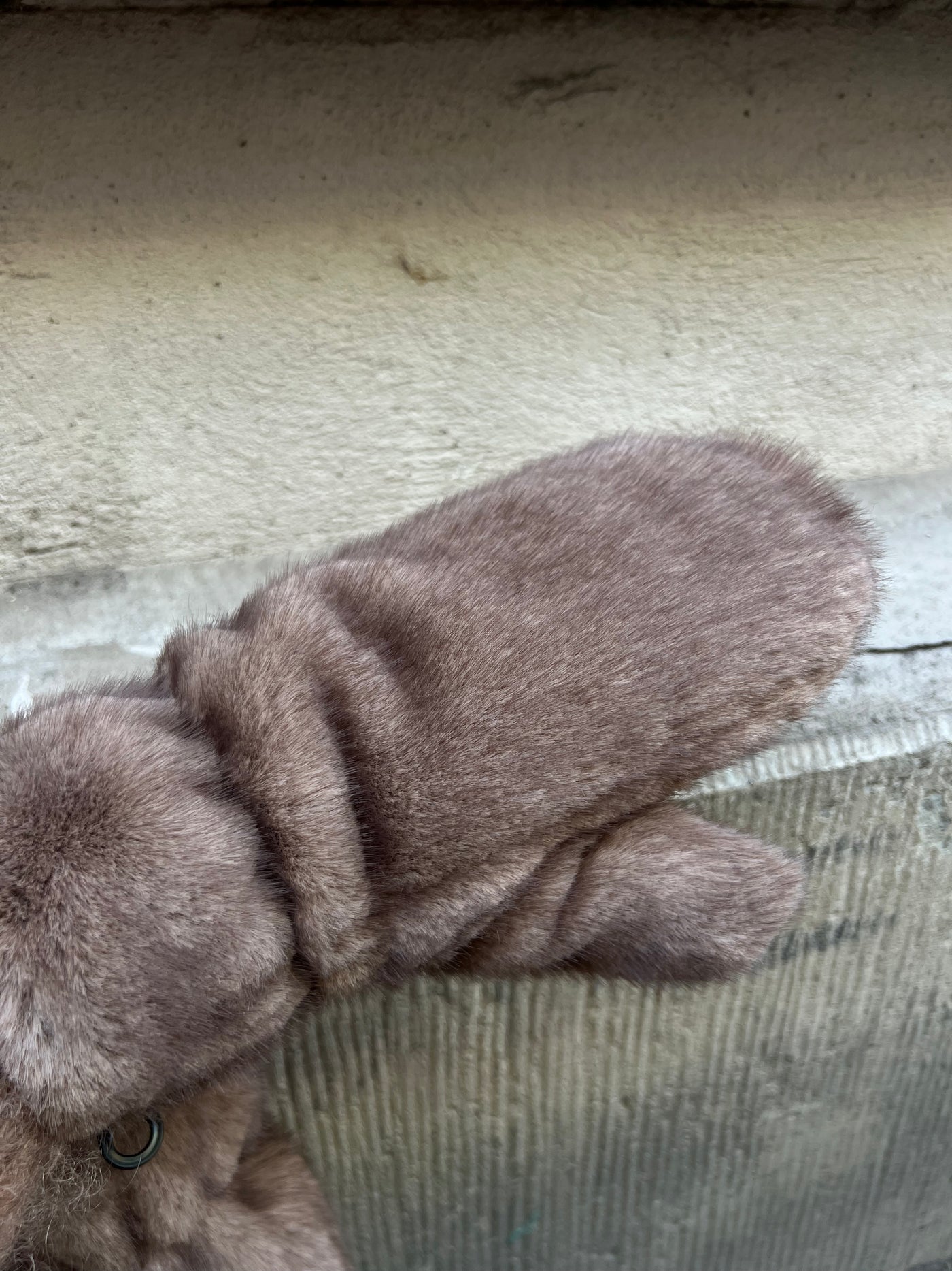 Pälsvante modell beige