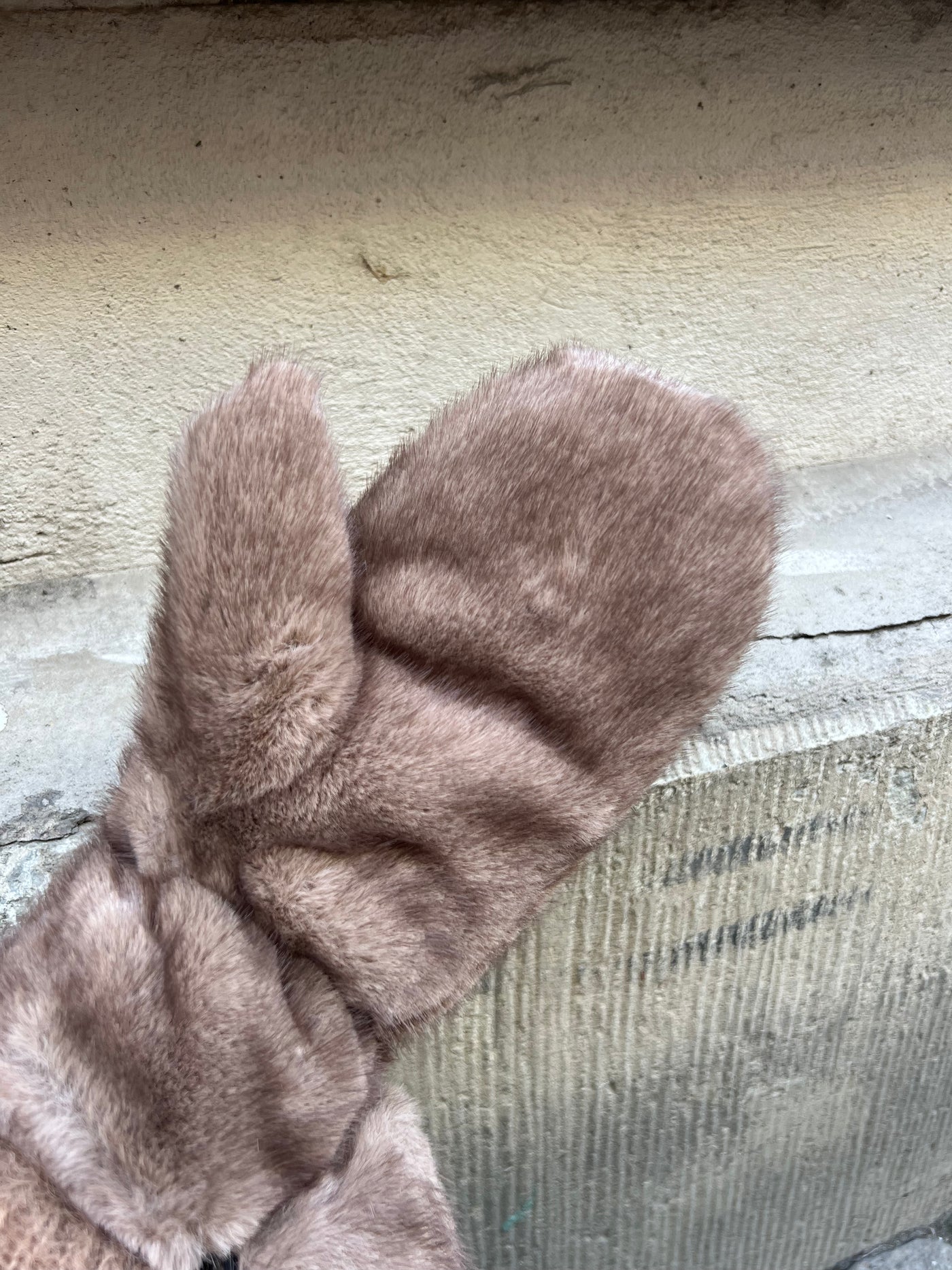 Pälsvante modell beige